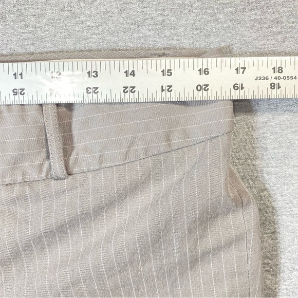 BANANA REPUBLIC Pants Women 8 Gray Pinstripe Sloan Fit Mid Rise Business Slacks - Picture 14 of 16